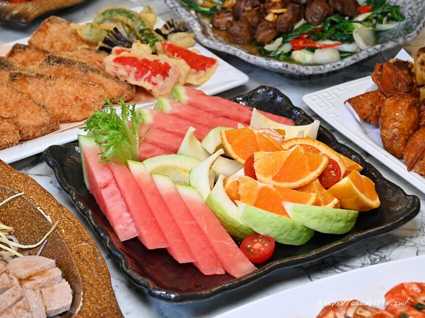 台中市東區羽笠食事|母親節桌菜、台中中區日式聚餐推薦,不只日本料理好吃,桌菜也非常有特色,還有專屬豪華大包廂