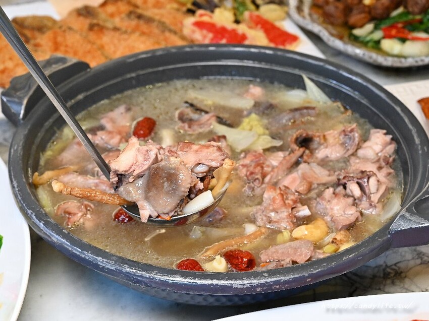 台中市東區羽笠食事|母親節桌菜、台中中區日式聚餐推薦,不只日本料理好吃,桌菜也非常有特色,還有專屬豪華大包廂