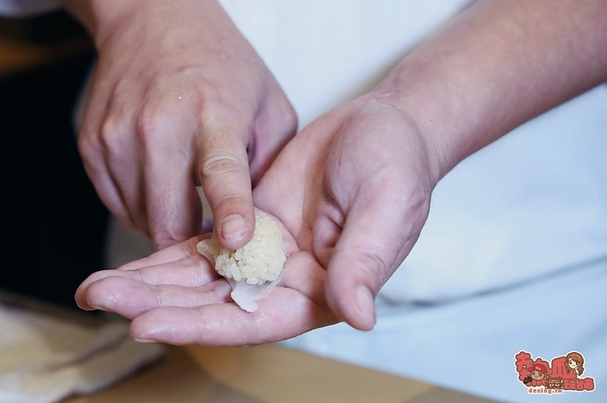 【台南美食】日本直送新鮮漁獲!讓你在台南就能環遊日本各縣海味,京都習藝六年的日本師傅執掌:鮨本味 - 熱血玩台南。跳躍新世界