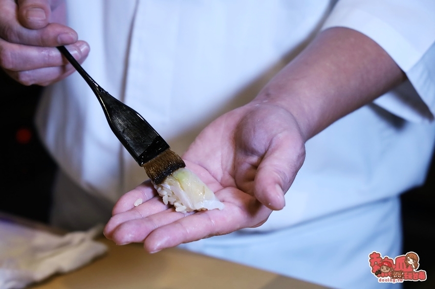 【台南美食】日本直送新鮮漁獲!讓你在台南就能環遊日本各縣海味,京都習藝六年的日本師傅執掌:鮨本味 - 熱血玩台南。跳躍新世界