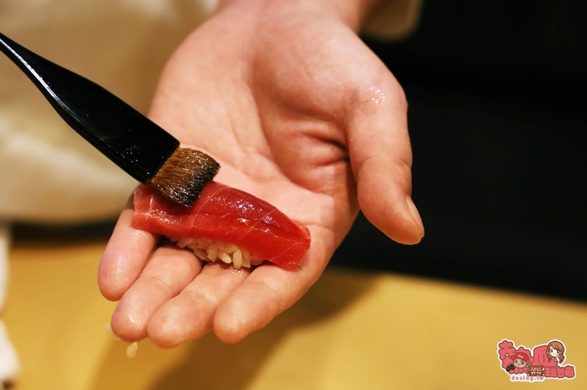 【台南美食】日本直送新鮮漁獲!讓你在台南就能環遊日本各縣海味,京都習藝六年的日本師傅執掌:鮨本味 - 熱血玩台南。跳躍新世界