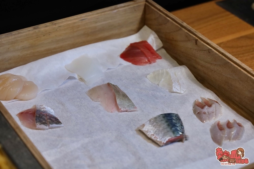 【台南美食】日本直送新鮮漁獲!讓你在台南就能環遊日本各縣海味,京都習藝六年的日本師傅執掌:鮨本味 - 熱血玩台南。跳躍新世界
