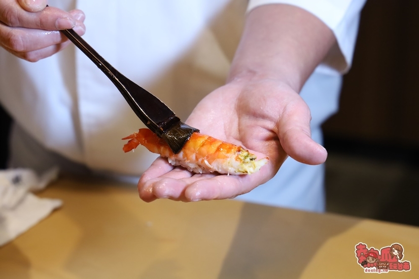 【台南美食】日本直送新鮮漁獲!讓你在台南就能環遊日本各縣海味,京都習藝六年的日本師傅執掌:鮨本味 - 熱血玩台南。跳躍新世界