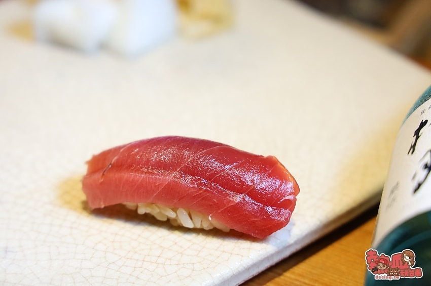 【台南美食】日本直送新鮮漁獲!讓你在台南就能環遊日本各縣海味,京都習藝六年的日本師傅執掌:鮨本味 - 熱血玩台南。跳躍新世界