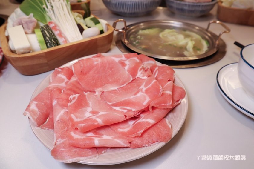 新竹火鍋推薦同樂食鍋|誤以為下午茶咖啡廳的火鍋店,連鳥籠都擺上桌!痛風海鮮甜甜價