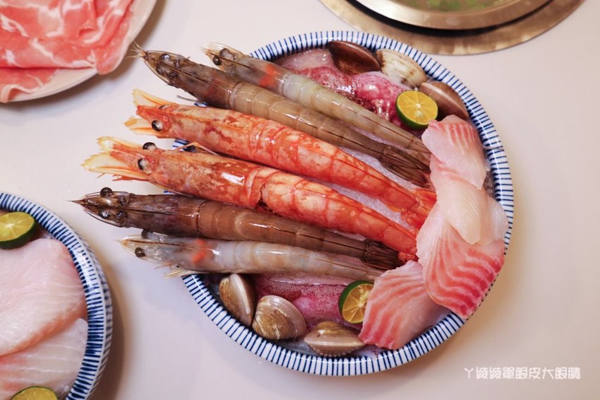 新竹火鍋推薦同樂食鍋｜誤以為下午茶咖啡廳的火鍋店，連鳥籠都擺上桌！痛風海鮮甜甜價