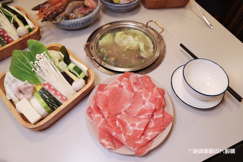 新竹火鍋推薦同樂食鍋|誤以為下午茶咖啡廳的火鍋店,連鳥籠都擺上桌!痛風海鮮甜甜價