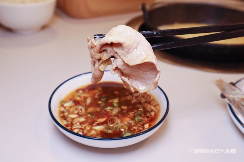 新竹火鍋推薦同樂食鍋｜誤以為下午茶咖啡廳的火鍋店，連鳥籠都擺上桌！痛風海鮮甜甜價