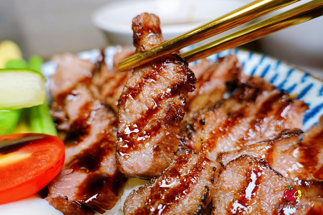 [食記] 新竹東區-硬派主廚的軟嫩料理(東門市場) 心頭軟嫩煙燻炙燒牛排 蒜味起司雙重享受 半筋半肉燉湯膠質滿滿 紅酒醬牛小排脆口又下飯