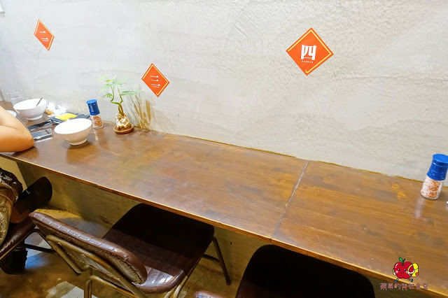 [食記] 新竹東區-硬派主廚的軟嫩料理(東門市場) 心頭軟嫩煙燻炙燒牛排 蒜味起司雙重享受 半筋半肉燉湯膠質滿滿 紅酒醬牛小排脆口又下飯