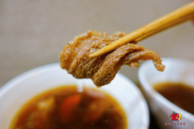 [食記] 新竹東區-硬派主廚的軟嫩料理(東門市場) 心頭軟嫩煙燻炙燒牛排 蒜味起司雙重享受 半筋半肉燉湯膠質滿滿 紅酒醬牛小排脆口又下飯