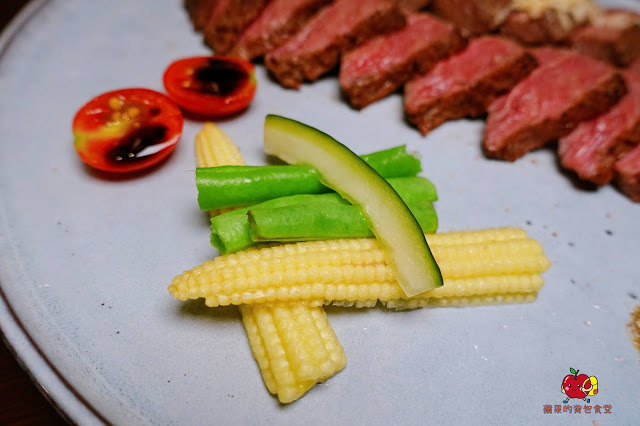 [食記] 新竹東區-硬派主廚的軟嫩料理(東門市場) 心頭軟嫩煙燻炙燒牛排 蒜味起司雙重享受 半筋半肉燉湯膠質滿滿 紅酒醬牛小排脆口又下飯