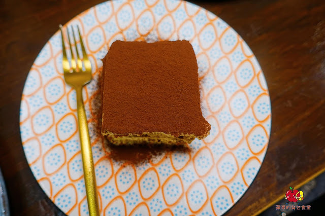 [食記] 新竹東區-硬派主廚的軟嫩料理(東門市場) 心頭軟嫩煙燻炙燒牛排 蒜味起司雙重享受 半筋半肉燉湯膠質滿滿 紅酒醬牛小排脆口又下飯