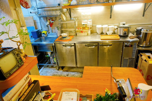 [食記] 新竹東區-硬派主廚的軟嫩料理(東門市場) 心頭軟嫩煙燻炙燒牛排 蒜味起司雙重享受 半筋半肉燉湯膠質滿滿 紅酒醬牛小排脆口又下飯