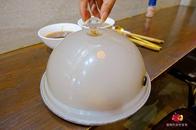 [食記] 新竹東區-硬派主廚的軟嫩料理(東門市場) 心頭軟嫩煙燻炙燒牛排 蒜味起司雙重享受 半筋半肉燉湯膠質滿滿 紅酒醬牛小排脆口又下飯