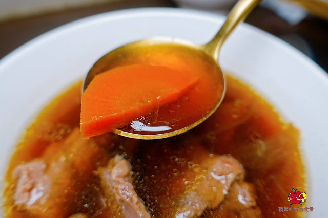 [食記] 新竹東區-硬派主廚的軟嫩料理(東門市場) 心頭軟嫩煙燻炙燒牛排 蒜味起司雙重享受 半筋半肉燉湯膠質滿滿 紅酒醬牛小排脆口又下飯