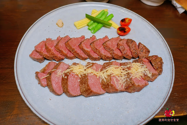 [食記] 新竹東區-硬派主廚的軟嫩料理(東門市場) 心頭軟嫩煙燻炙燒牛排 蒜味起司雙重享受 半筋半肉燉湯膠質滿滿 紅酒醬牛小排脆口又下飯