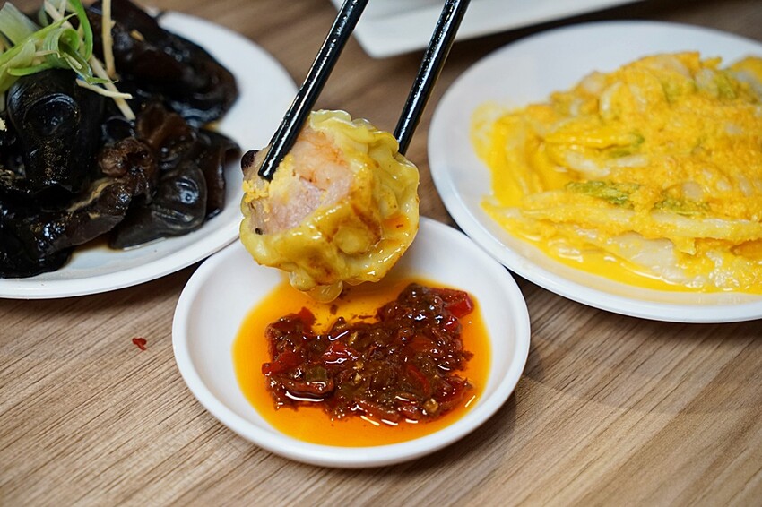 台中港式飲茶吃這家!!少見經典蒸籠手推車,必點燒臘三拼,還有上百道港式餐點,平價又美味!