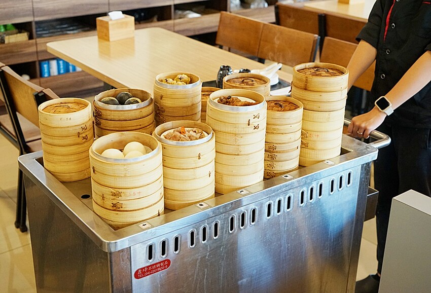 台中港式飲茶吃這家!!少見經典蒸籠手推車,必點燒臘三拼,還有上百道港式餐點,平價又美味!