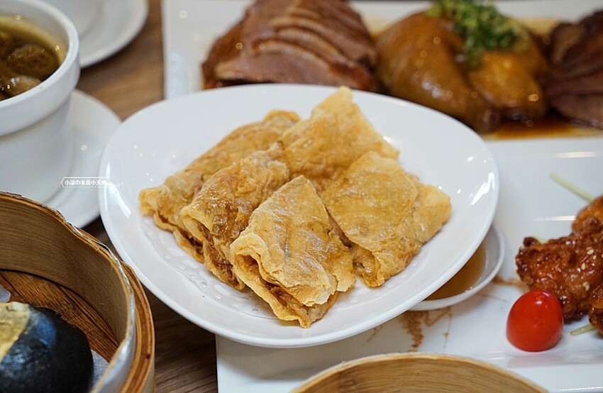 台中港式飲茶吃這家!!少見經典蒸籠手推車,必點燒臘三拼,還有上百道港式餐點,平價又美味!