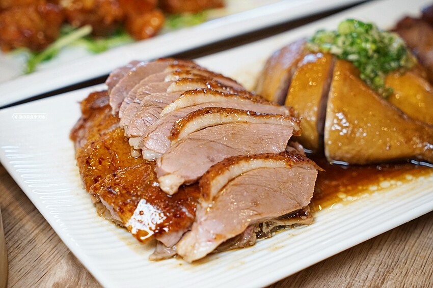 台中港式飲茶吃這家!!少見經典蒸籠手推車,必點燒臘三拼,還有上百道港式餐點,平價又美味!