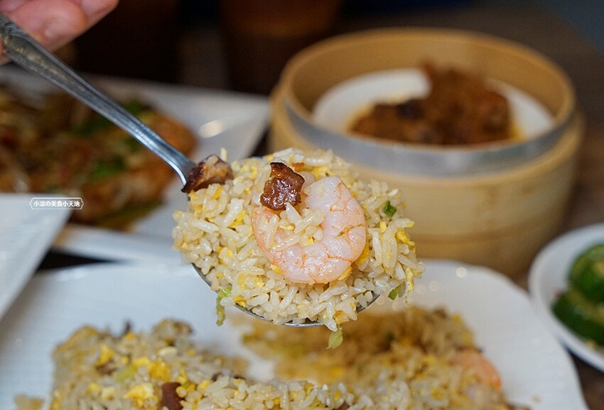 台中港式飲茶吃這家!!少見經典蒸籠手推車,必點燒臘三拼,還有上百道港式餐點,平價又美味!