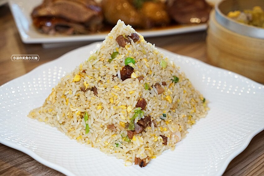 台中港式飲茶吃這家!!少見經典蒸籠手推車,必點燒臘三拼,還有上百道港式餐點,平價又美味!