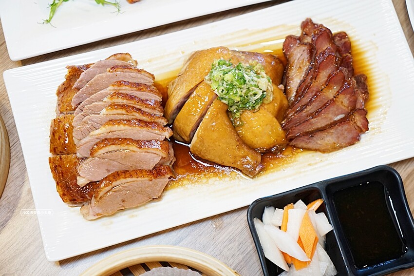 台中港式飲茶吃這家!!少見經典蒸籠手推車,必點燒臘三拼,還有上百道港式餐點,平價又美味!