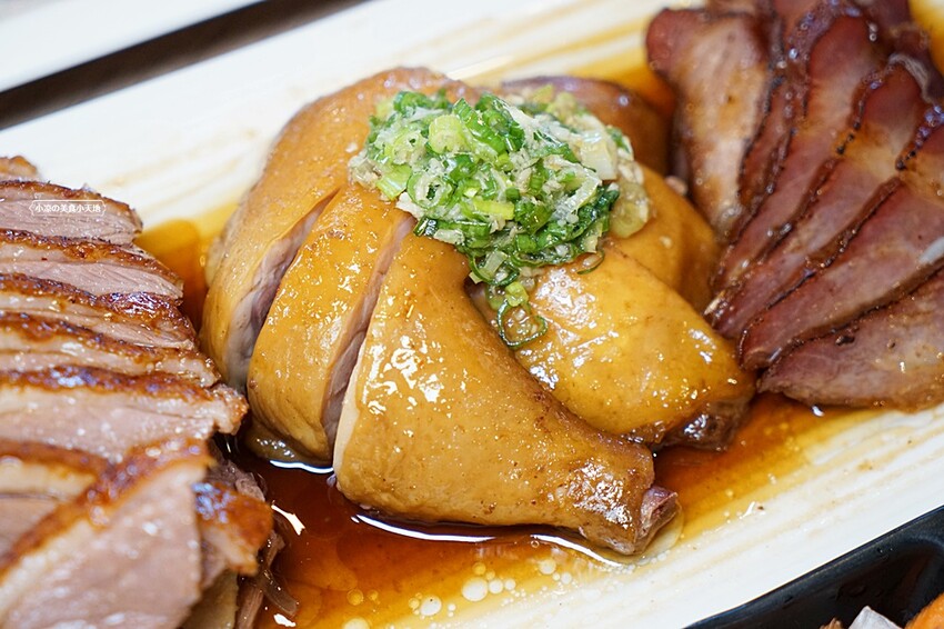 台中港式飲茶吃這家!!少見經典蒸籠手推車,必點燒臘三拼,還有上百道港式餐點,平價又美味!