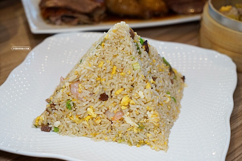 台中港式飲茶吃這家!!少見經典蒸籠手推車,必點燒臘三拼,還有上百道港式餐點,平價又美味!