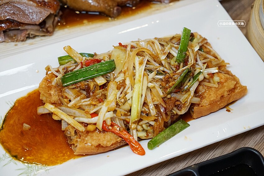 台中港式飲茶吃這家!!少見經典蒸籠手推車,必點燒臘三拼,還有上百道港式餐點,平價又美味!