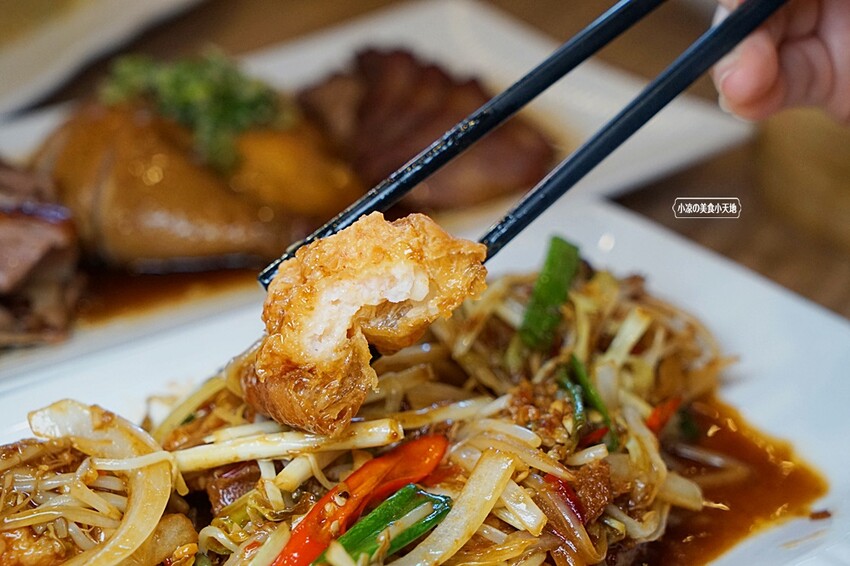 台中港式飲茶吃這家!!少見經典蒸籠手推車,必點燒臘三拼,還有上百道港式餐點,平價又美味!