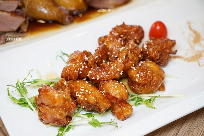 台中港式飲茶吃這家!!少見經典蒸籠手推車,必點燒臘三拼,還有上百道港式餐點,平價又美味!