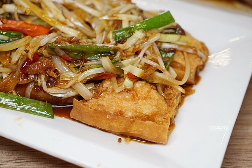 台中港式飲茶吃這家!!少見經典蒸籠手推車,必點燒臘三拼,還有上百道港式餐點,平價又美味!