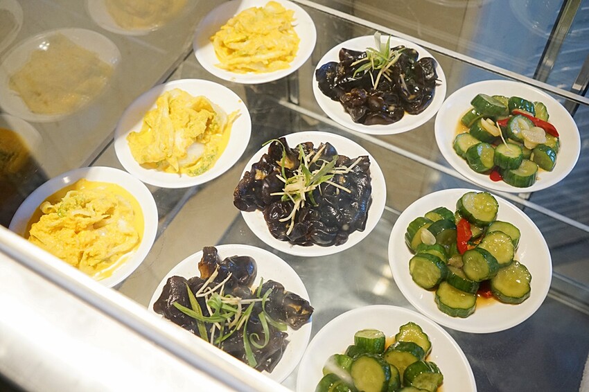 台中港式飲茶吃這家!!少見經典蒸籠手推車,必點燒臘三拼,還有上百道港式餐點,平價又美味!