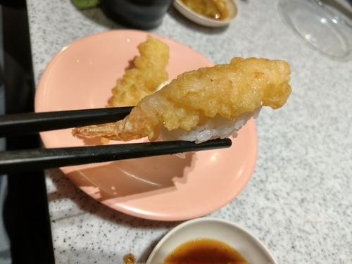 【蘆洲。日式】爭鮮 迴轉壽司 ︳炙燒焦糖鮭魚 心頭好 ︳茶碗蒸 鮮魚味噌湯 每來必吃