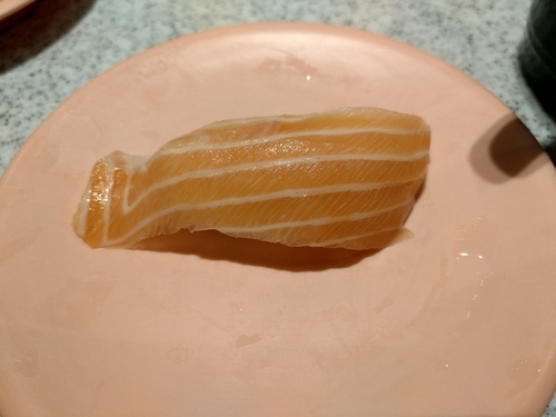 【蘆洲。日式】爭鮮 迴轉壽司 ︳炙燒焦糖鮭魚 心頭好 ︳茶碗蒸 鮮魚味噌湯 每來必吃