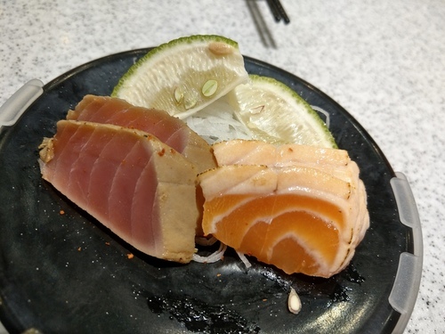 【蘆洲。日式】爭鮮 迴轉壽司 ︳炙燒焦糖鮭魚 心頭好 ︳茶碗蒸 鮮魚味噌湯 每來必吃