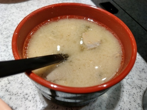 【蘆洲。日式】爭鮮 迴轉壽司 ︳炙燒焦糖鮭魚 心頭好 ︳茶碗蒸 鮮魚味噌湯 每來必吃