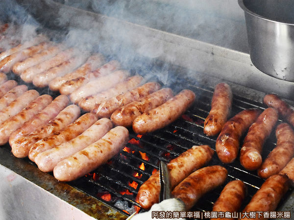 大樹下香腸米腸08-真碳火烤.JPG