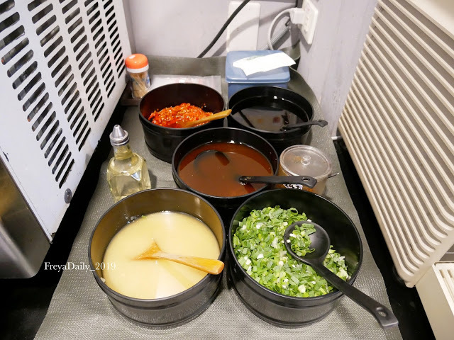 2020, January 走吧台北哪裡吃美食：小石鍋Mini Stone 北投區石牌站 白飯、飲料、冰淇淋無限供應 平價超值燒肉小火鍋  (連鎖店)