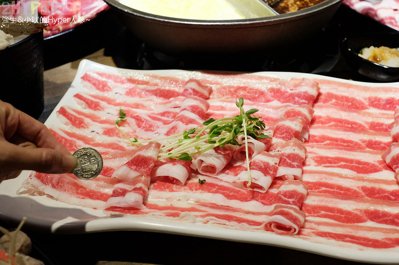 個人小火鍋,台中北區火鍋,台中北區美食,台中涮涮鍋,台中火鍋,台中火鍋好吃,台中美食,台中鴛鴦鍋,肉多多 台中,肉多多 漢口店,肉多多火鍋 @強生與小吠的Hyper人蔘~
