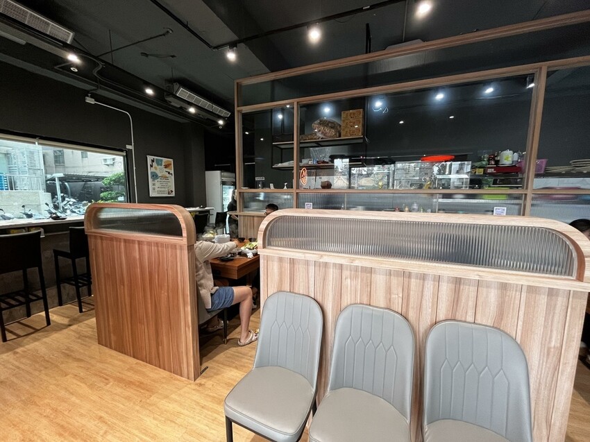 桃園市中壢區【桃園鍋物】真正高CP值【M's涮涮屋桃園店】產地直送海鮮盤份量多又新鮮，不收服務費超佛心，吃火鍋的好選