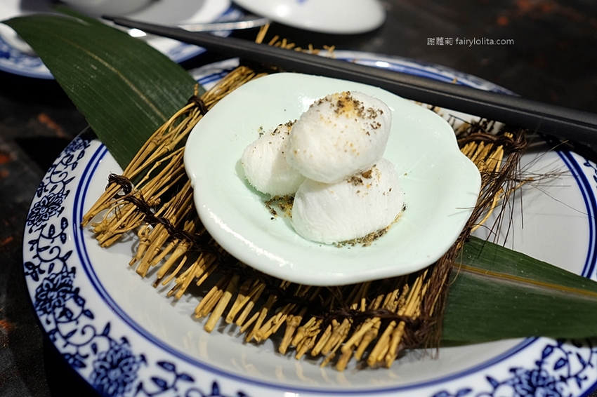 墨妃家 燒肉。全台中第一家「延禧攻略」宮廷風燒肉，16道燒肉料理讓你飽到撐，豚骨湯、飲料無限喝！ @蹦啾♥謝蘿莉 La vie heureuse