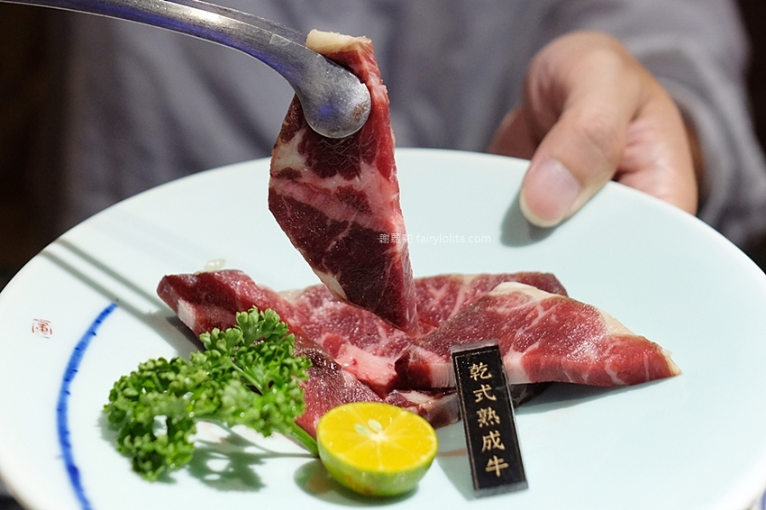 墨妃家 燒肉。全台中第一家「延禧攻略」宮廷風燒肉，16道燒肉料理讓你飽到撐，豚骨湯、飲料無限喝！ @蹦啾♥謝蘿莉 La vie heureuse