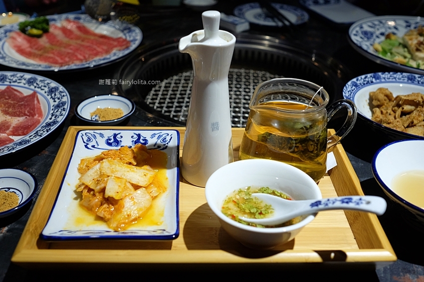 墨妃家 燒肉。全台中第一家「延禧攻略」宮廷風燒肉，16道燒肉料理讓你飽到撐，豚骨湯、飲料無限喝！ @蹦啾♥謝蘿莉 La vie heureuse