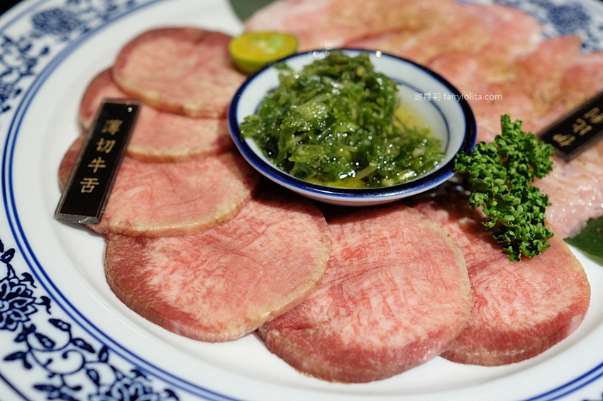 墨妃家 燒肉。全台中第一家「延禧攻略」宮廷風燒肉，16道燒肉料理讓你飽到撐，豚骨湯、飲料無限喝！ @蹦啾♥謝蘿莉 La vie heureuse