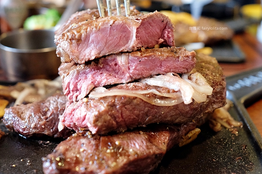 墨妃家 燒肉。全台中第一家「延禧攻略」宮廷風燒肉，16道燒肉料理讓你飽到撐，豚骨湯、飲料無限喝！ @蹦啾♥謝蘿莉 La vie heureuse