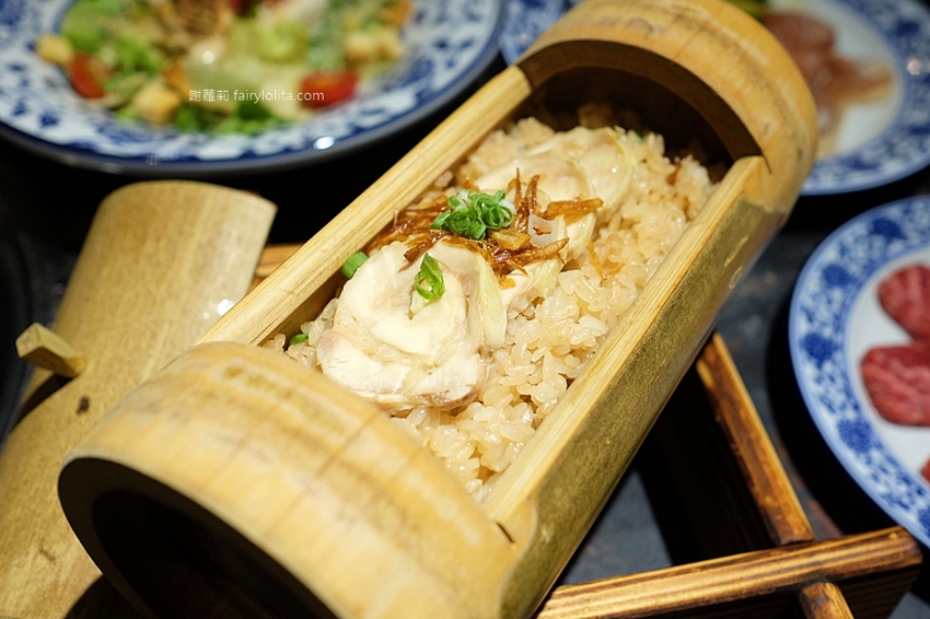 墨妃家 燒肉。全台中第一家「延禧攻略」宮廷風燒肉，16道燒肉料理讓你飽到撐，豚骨湯、飲料無限喝！ @蹦啾♥謝蘿莉 La vie heureuse