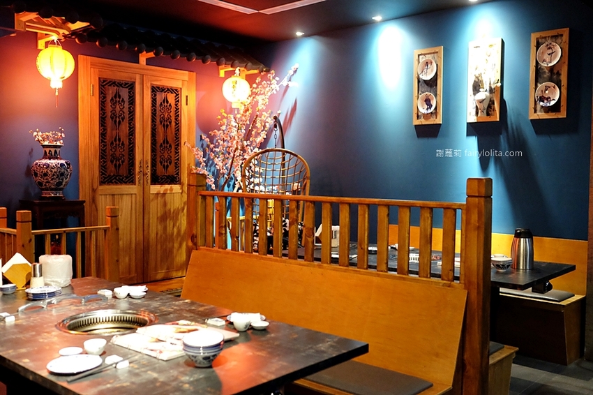 墨妃家 燒肉。全台中第一家「延禧攻略」宮廷風燒肉，16道燒肉料理讓你飽到撐，豚骨湯、飲料無限喝！ @蹦啾♥謝蘿莉 La vie heureuse